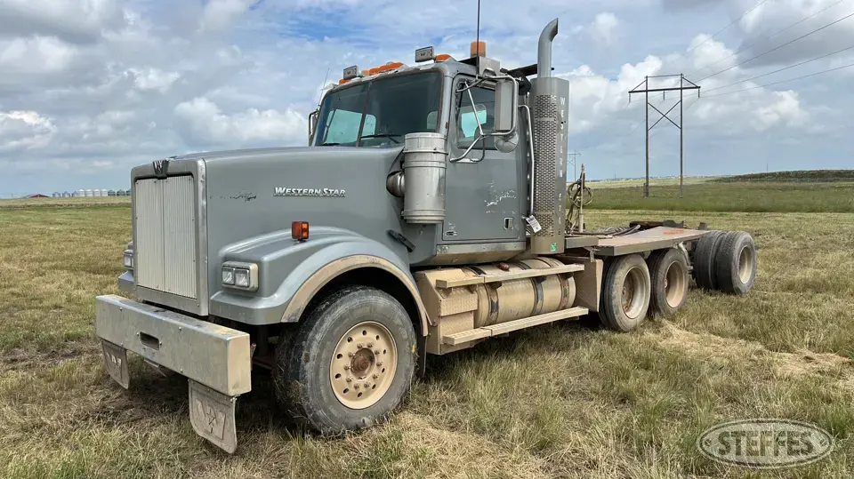 2011 Western Star 4900FA Conventional Truck without Sleeper