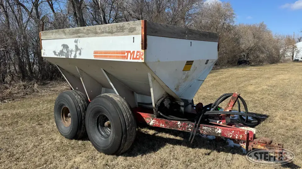 Tyler Moonwalk Pull-Type Dry Spreader