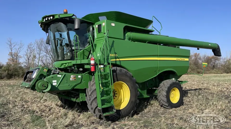 2013 John Deere S670 Combine