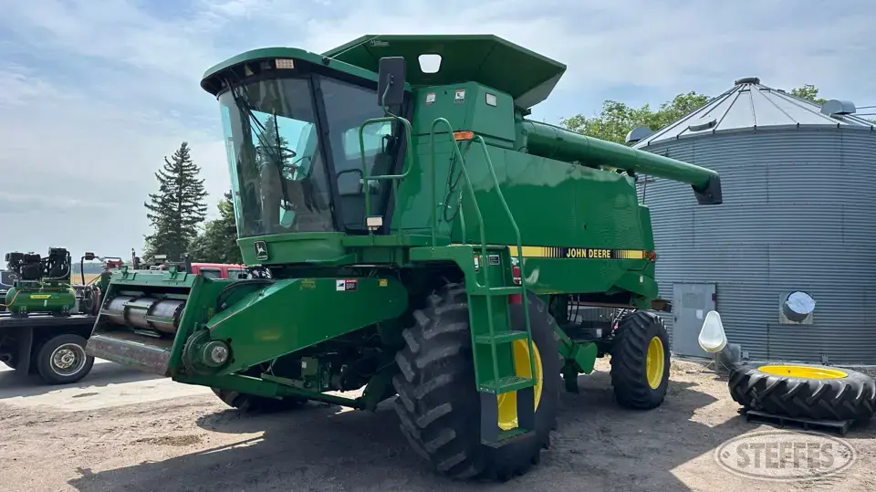 1996 John Deere 9600 Combine