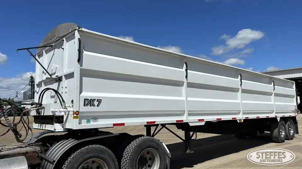 2011 Loadline The Strong Box Live Bottom Trailer