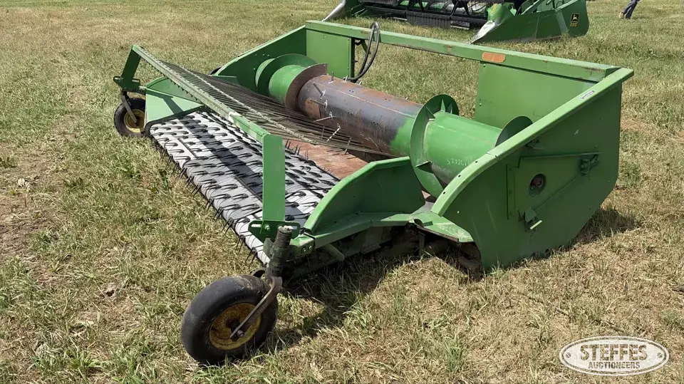 1980 John Deere 212 Pickup Head