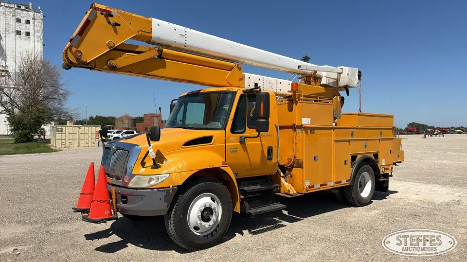 2005 International 4400 Bucket Truck