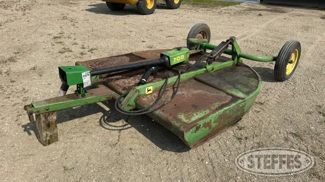 John Deere 709