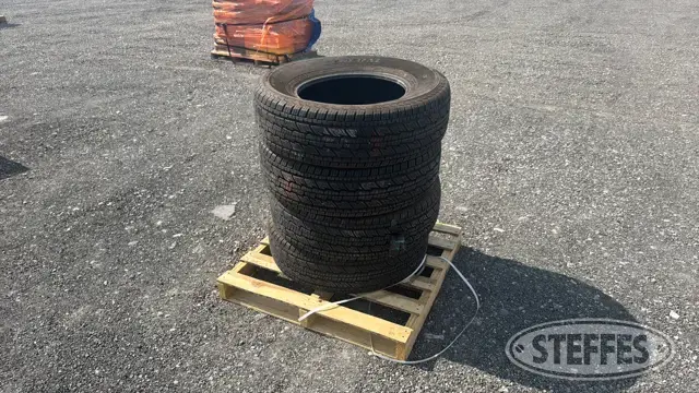 (4) General Grabber 255/70R17