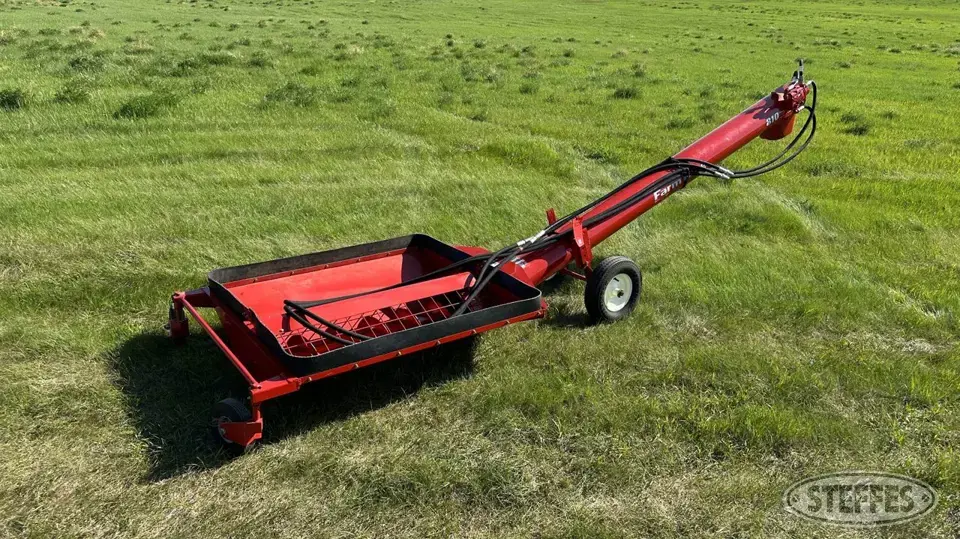 Farm King 810 Transfer-Jump Augers and Conveyor