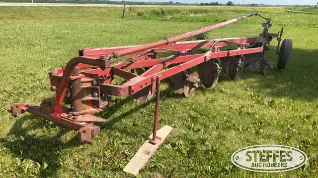 International 560