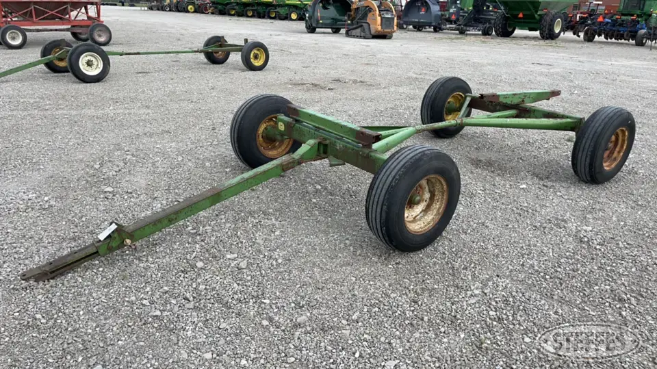 John Deere 1065 Farm Support Item