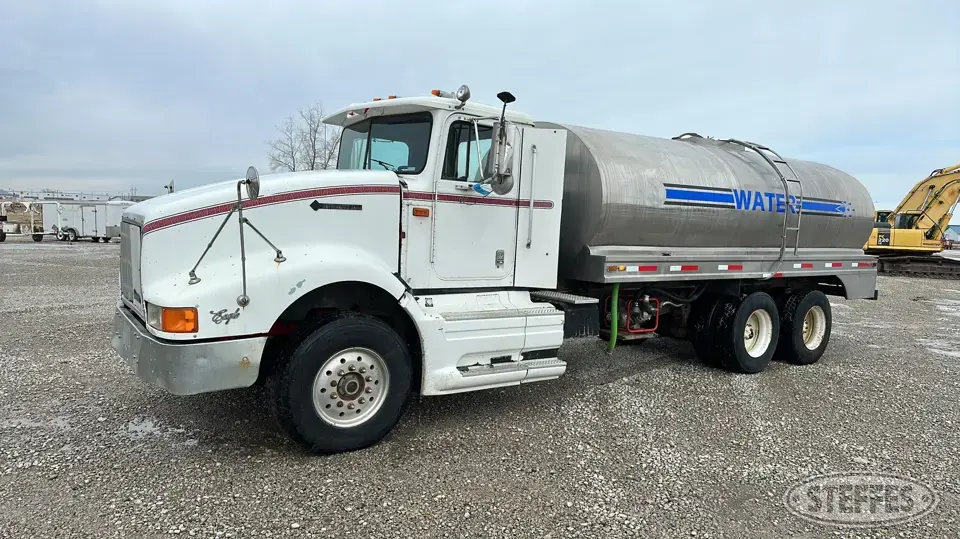 1994 International 9400 3,100 gal. Water Truck