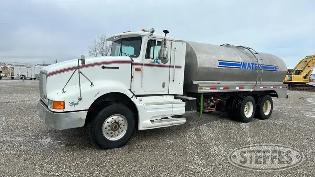 1994 International 9400 3,100 gal.