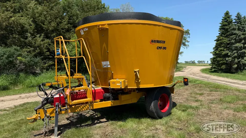 2017 Haybuster CMF-590 Forage Processing