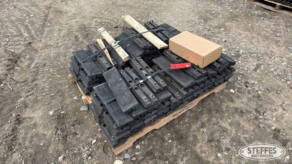 (88) Track pads Construction Part