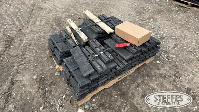 (88) Track pads