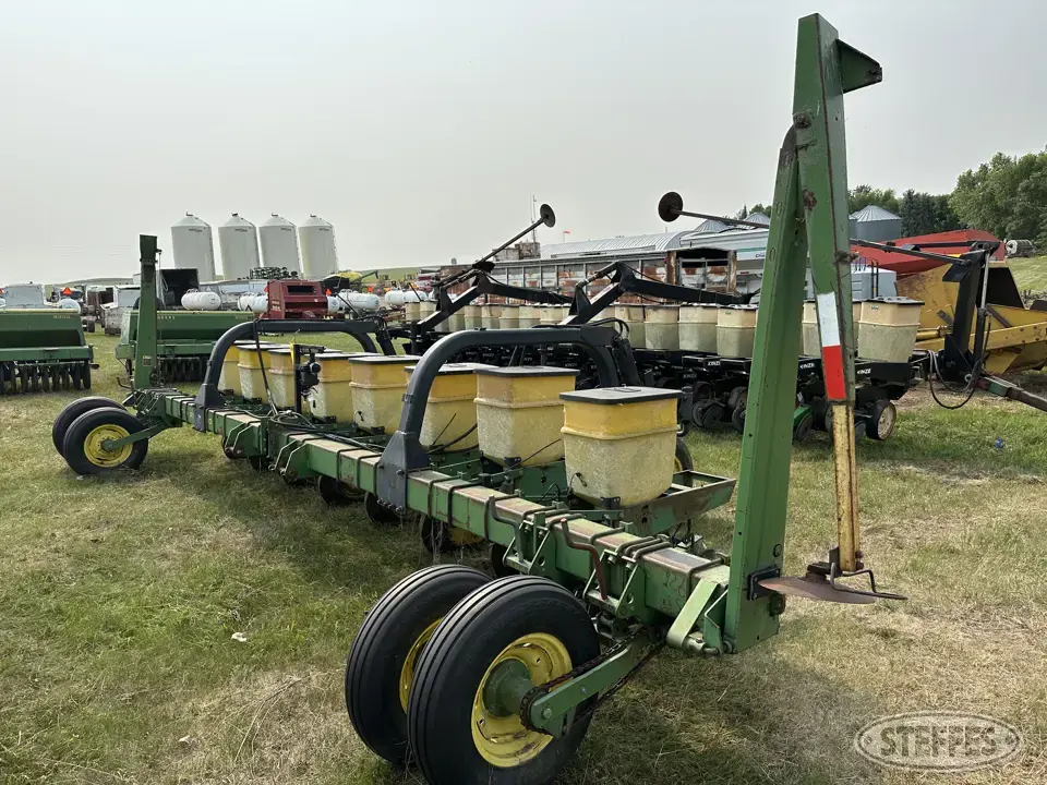 John Deere 7100 Less Than 12 Row Planter