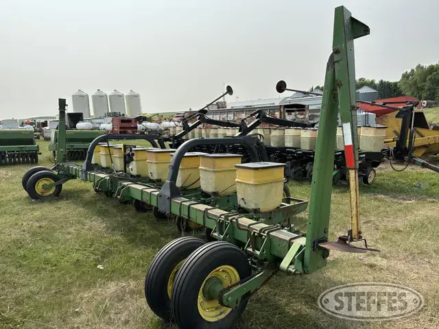 John Deere 7100