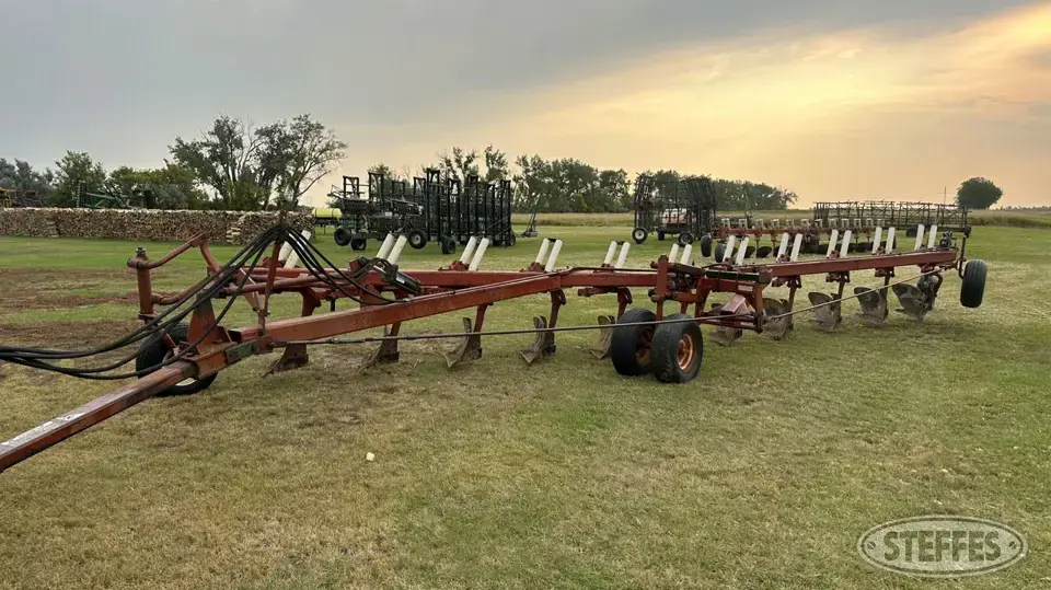 International 800 Plow