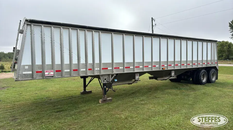 2011 Cornhusker 800 Hopper Bottom Trailer