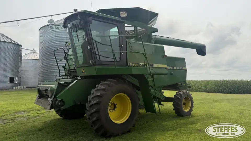 1979 John Deere 7720 Combine