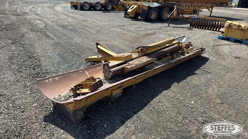 Motor grader snow wing