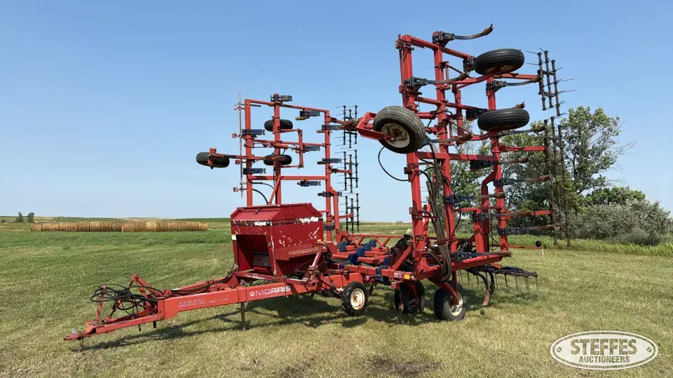 Morris Magnum III Chisel Plow