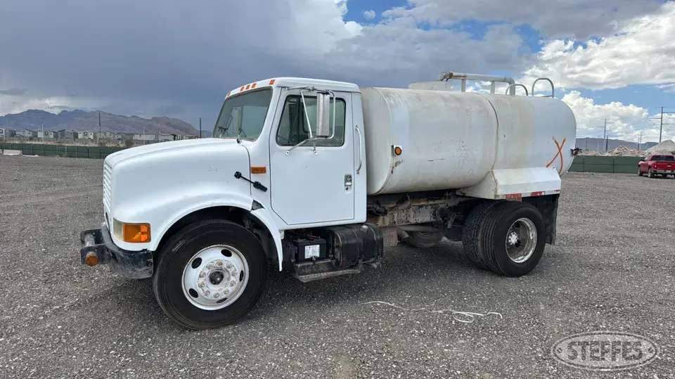 1999 International 4700 2,000 gal. Water Truck