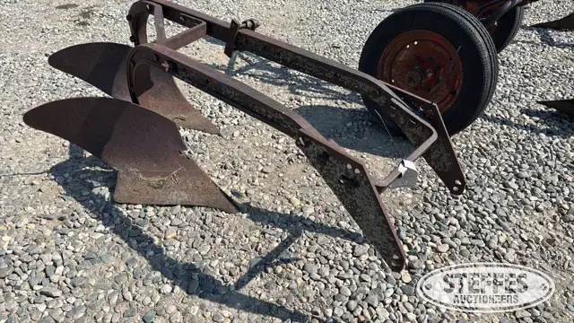 IHC 2-bottom plow