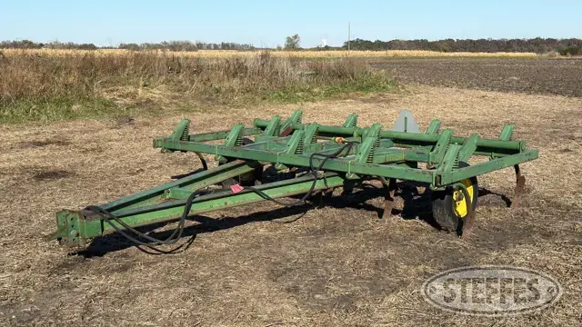 John Deere 1610