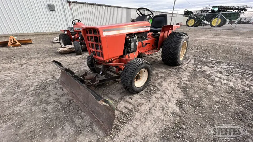 Allis Chalmers 720 Lawn Tractor