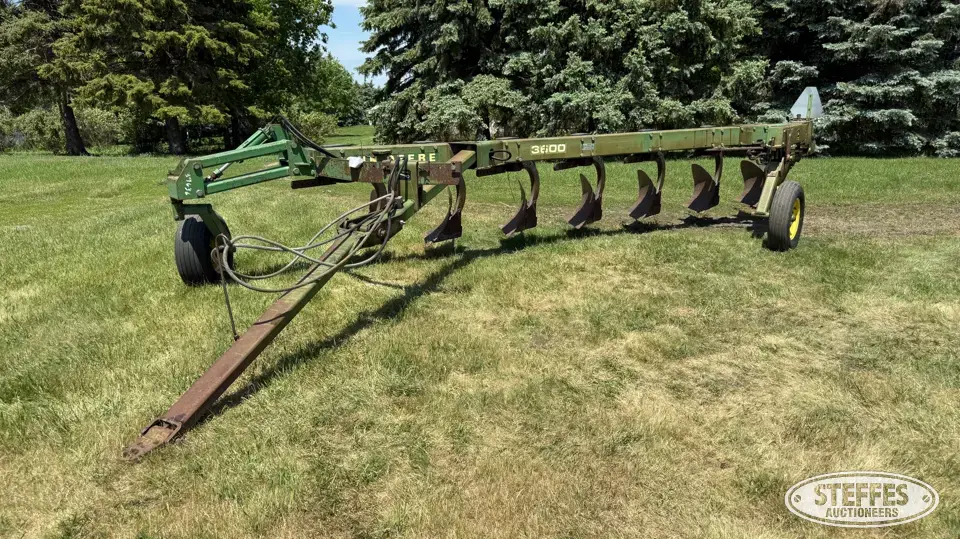John Deere 3600 Plow