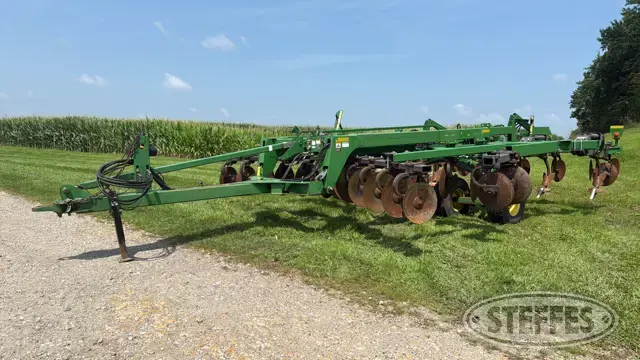 John Deere 2700