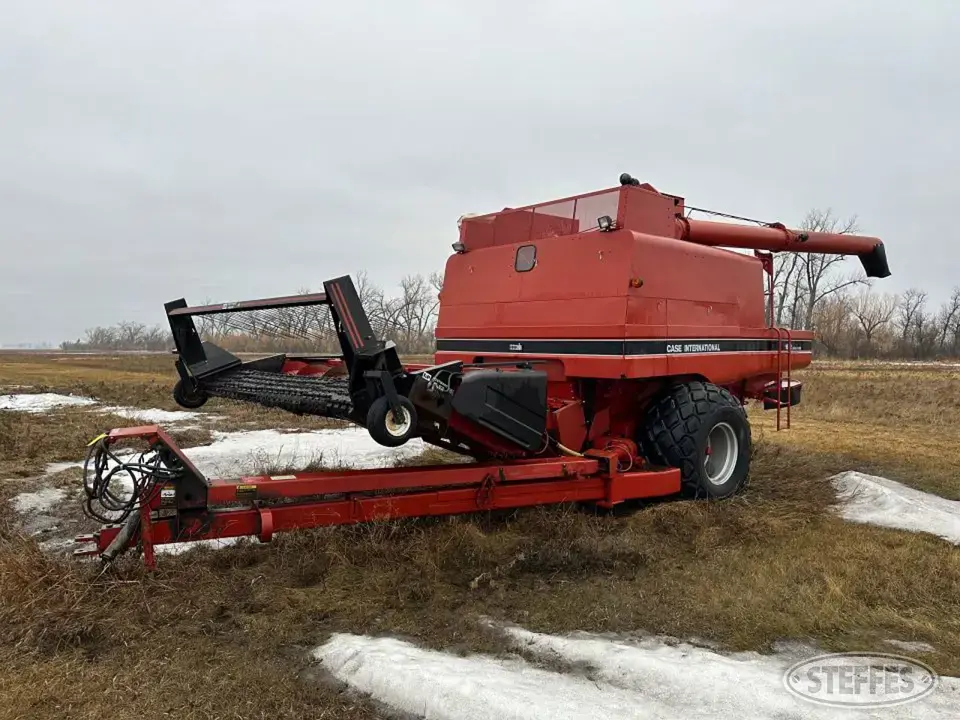 International 1682 Combine
