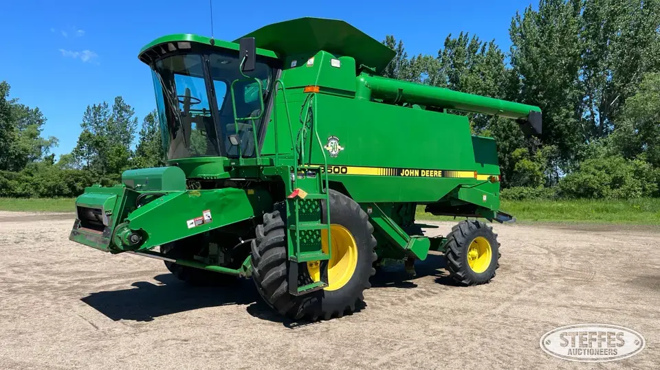 1997 John Deere 9500 Combine