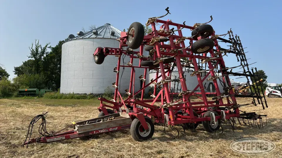 Wil-Rich Quad 5 Field Cultivator