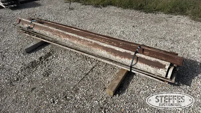 Concrete curb forms