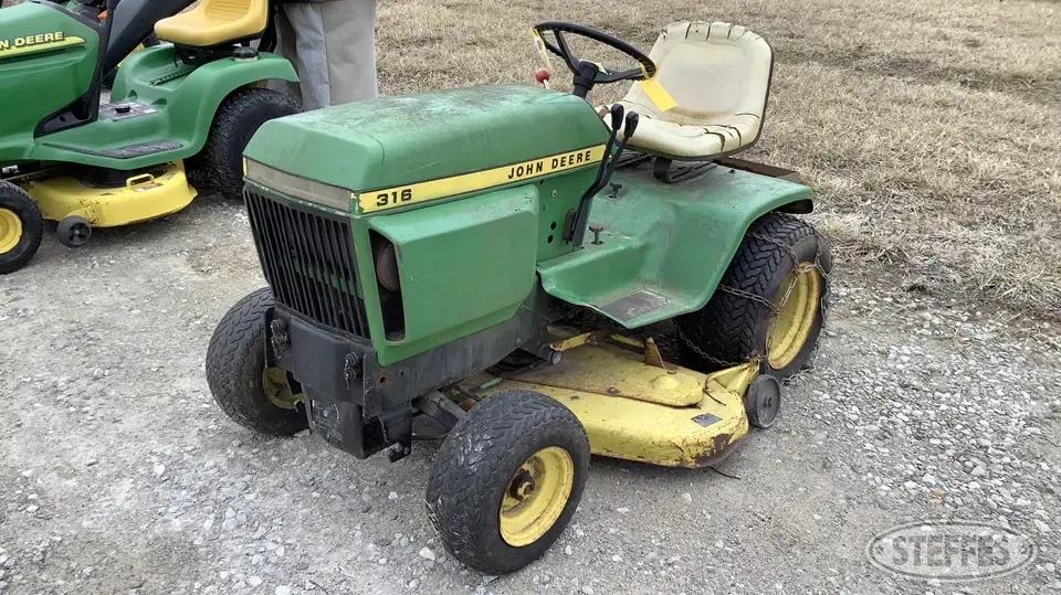 1978 John Deere 316 Lawn Tractor