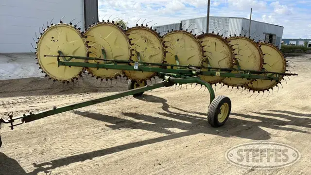 John  Deere 567