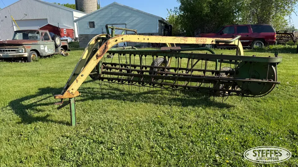 John Deere 896A Rake