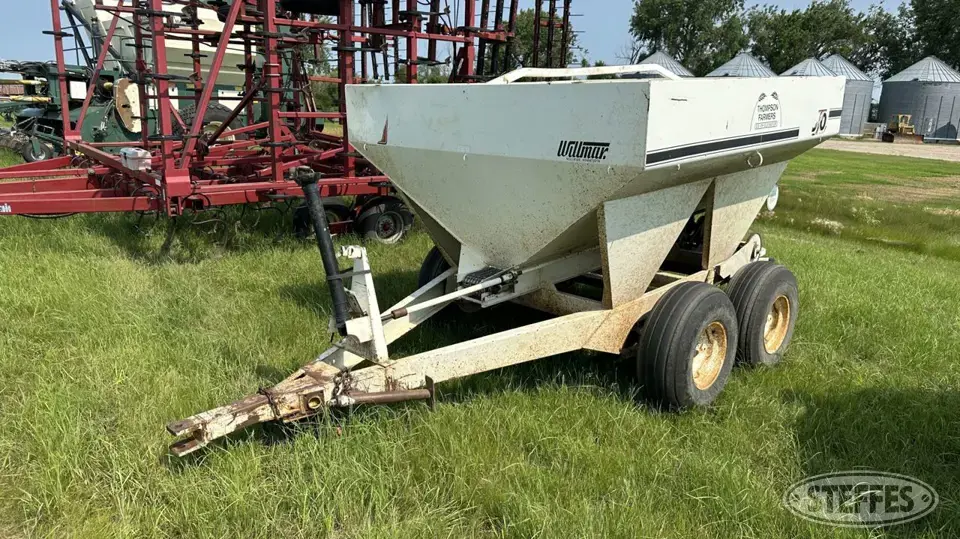 Willmar 500 Pull-Type Dry Spreader