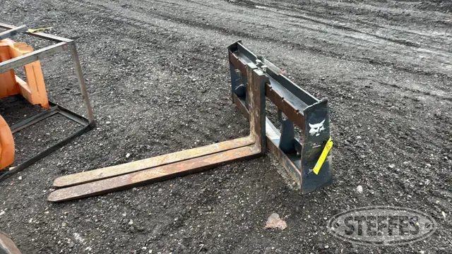 Bobcat skid steer pallet forks