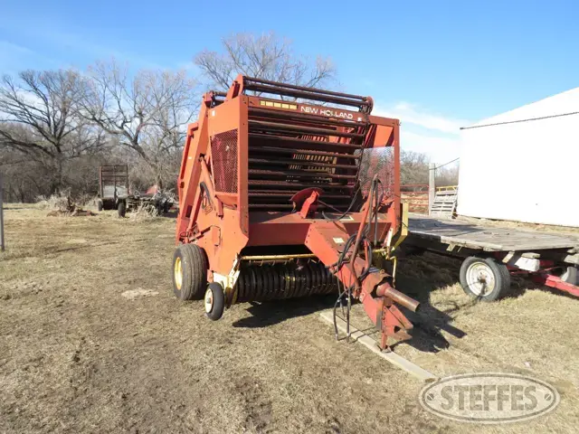 New Holland 851