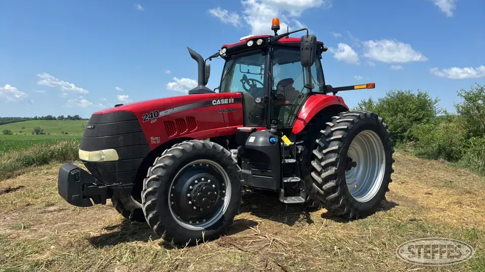 2014 Case IH Magnum 240 CVT MFWD Tractor