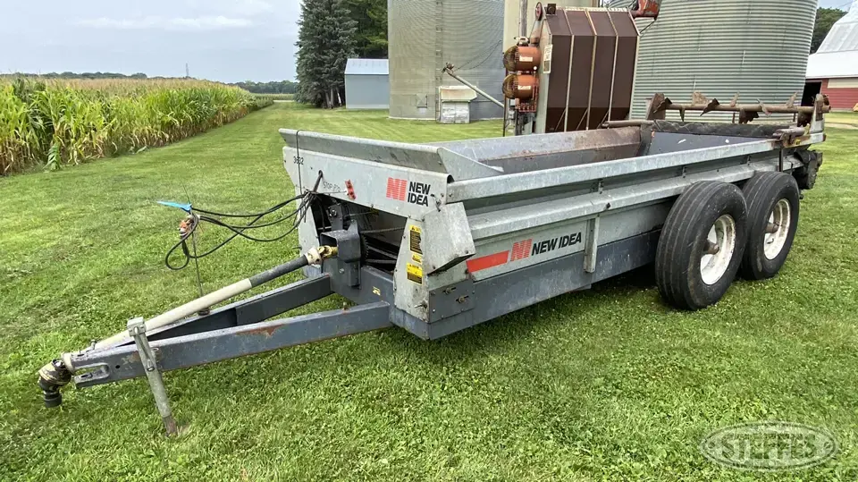 New Idea 3632 Manure Application Equipment