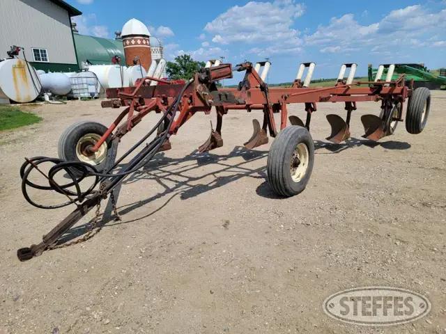 International 770