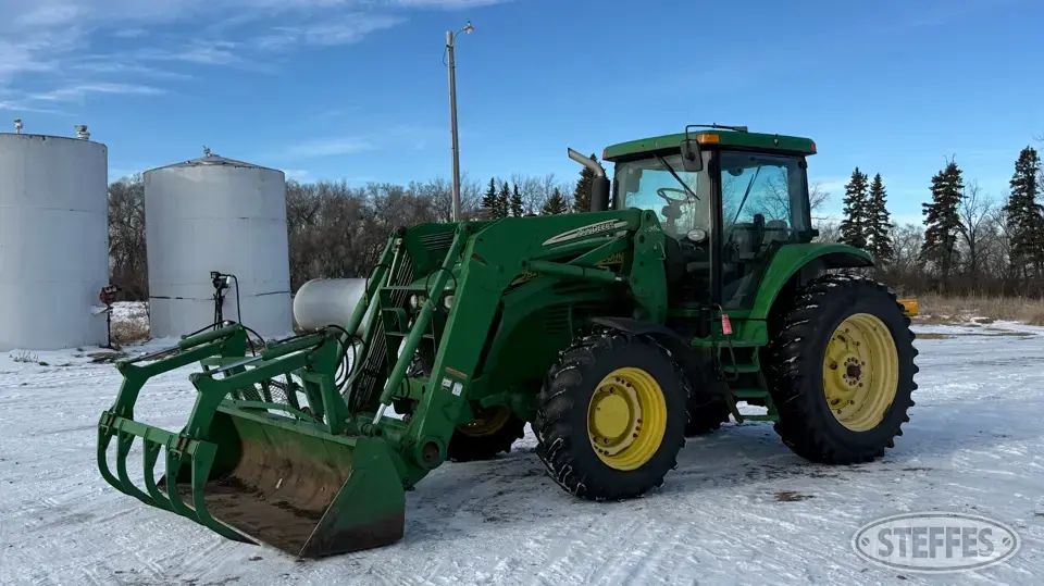 2004 John Deere 7820 MFWD Tractor