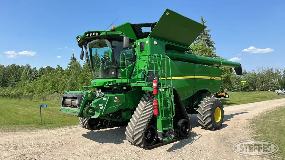 2013 John Deere S690 Combine