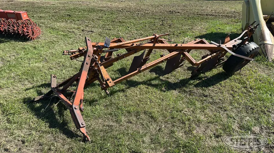 Allis-Chalmers plow Collectible Machinery-Other
