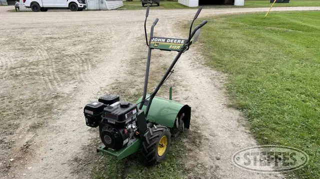 John Deere 518R