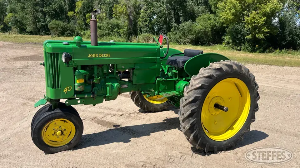 1953 John Deere 40 Collectible Tractor