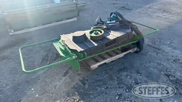 2012 John Deere S690 power tailboard