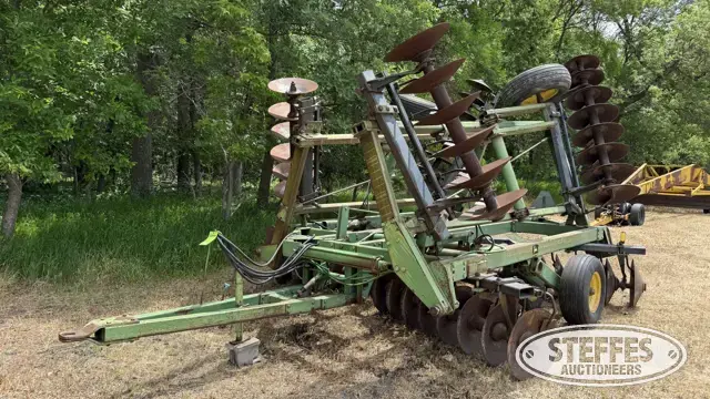 John Deere 331